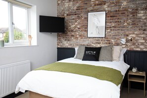 9 habitaciones, tabla de planchar con plancha, wifi y ropa de cama