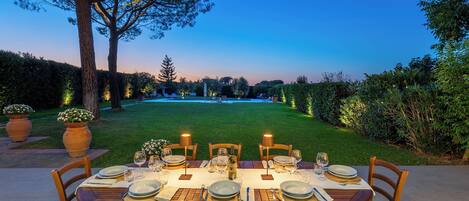 Outdoor dining