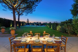Outdoor dining