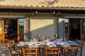 Outdoor dining - The Fig Tree and The Owl (Marciano)