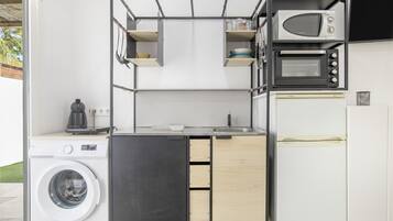 Geladeira, micro-ondas, fogão, cooktop