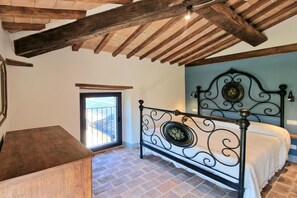 8 chambres, fer et planche à repasser, Wi-Fi gratuit, draps fournis