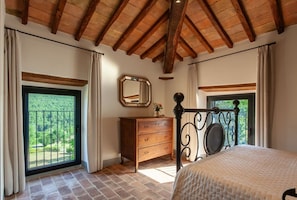 8 bedrooms, iron/ironing board, free WiFi, bed sheets