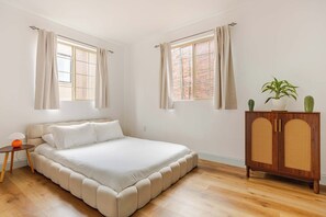 1 chambre, fer et planche à repasser, draps fournis
