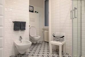 淋浴設備、風筒、坐浴桶、提供毛巾