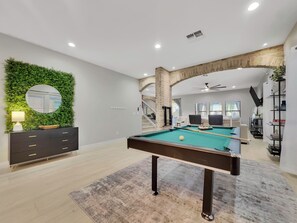 Games room - WOW! Queen Creek Heated Pool Home Sleeps 10. 3 King Rooms. (Queen Creek)