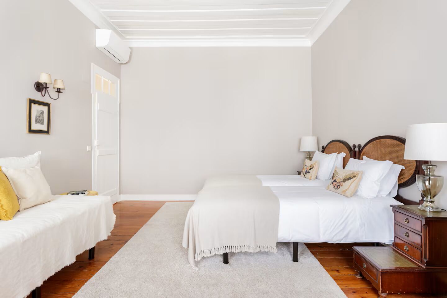 House | Iron/ironing board, free WiFi