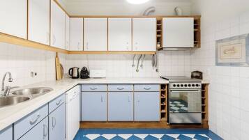 House | Private kitchen | Electric kettle, toaster