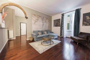 Deluxe Apartment | Living area