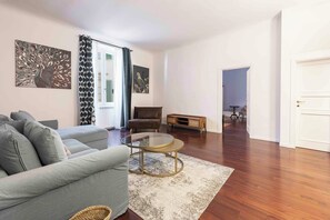 Deluxe Apartment | Living area