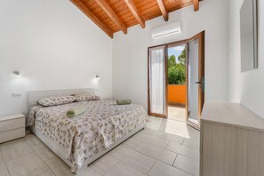 2 bedrooms, WiFi, bed sheets