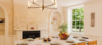 Elegant Georgian townhouse in Margate with spacious bedrooms, luxury bathrooms, a cinema room, and a private courtyard. A short walk to Margate beaches and Old Town. Perfect for families, business stays, and group getaways. Sleeps 11 in style.