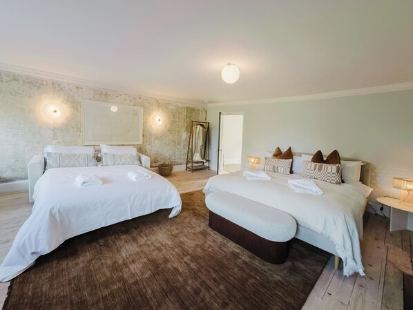 3 bedrooms, desk, iron/ironing board, free WiFi