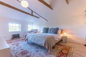 3 bedrooms, desk, iron/ironing board, free WiFi