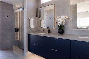 Shower, hair dryer - Orchid by Fieldtrip | Architectural Estate w Pool, Spa, Game Room (Yucca Valley)