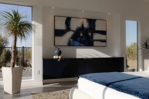 4 bedrooms, desk, iron/ironing board, free WiFi