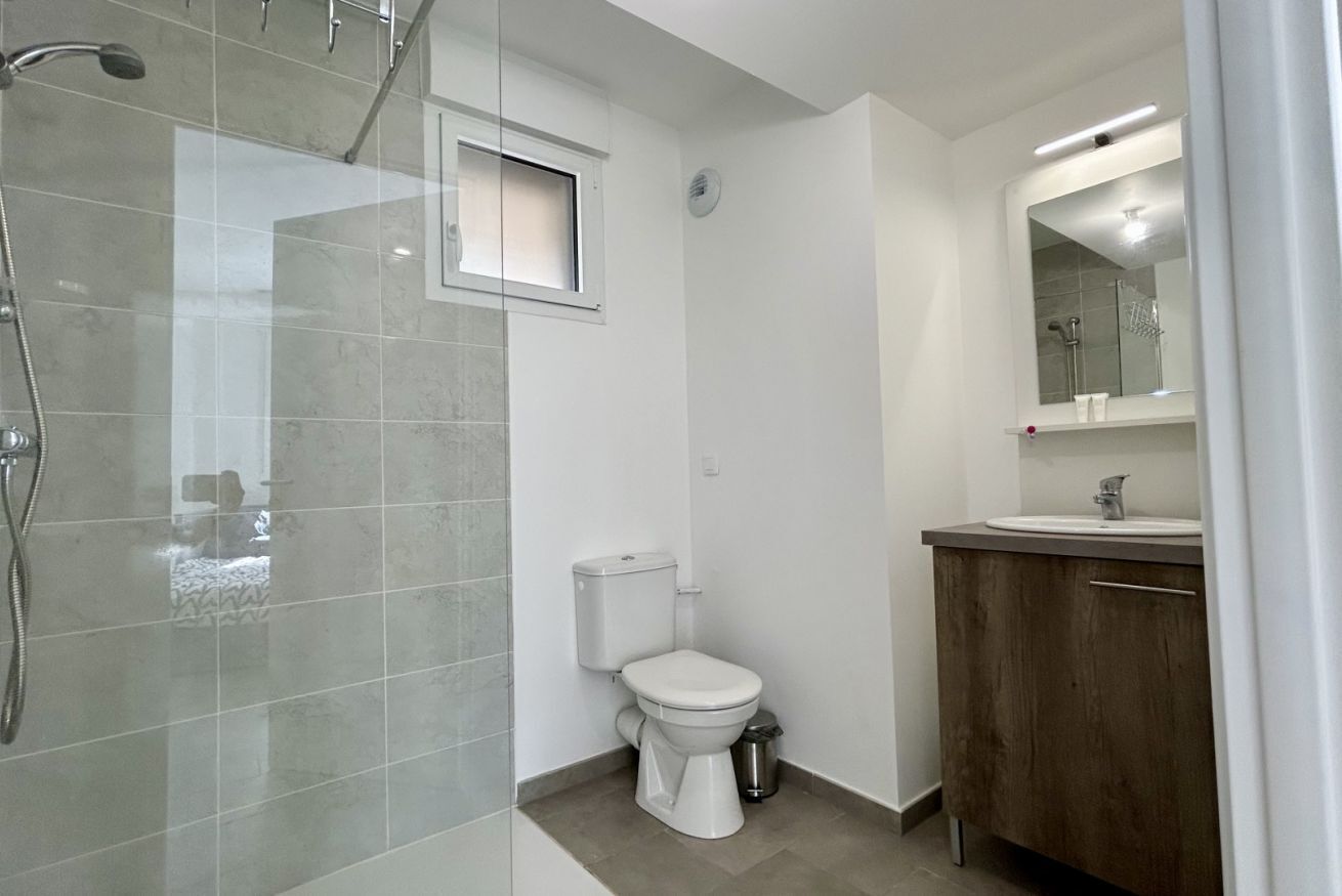 Douche, serviettes fournies