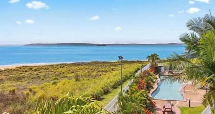 Wake to the Waves – 182A/182B Dual Key Oceanfront Apartment