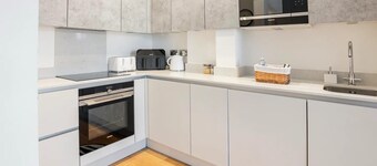 High Spec 1 Bed Apartment in Hertfordshire | Free Parking