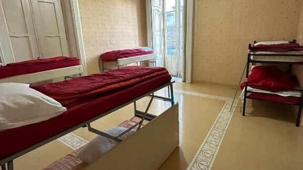 Soundproofing, free WiFi, bed sheets - Salerno Experience HOSTEL (Salerno)