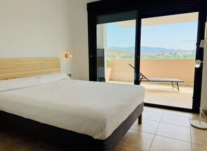 2 chambres, fer et planche à repasser, Wi-Fi gratuit, draps fournis