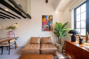 TV - Shanghai Hills&ZINN 2BR with Kitchen (Shanghai)