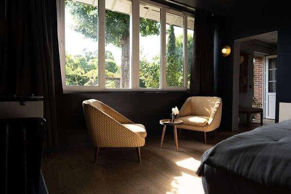 Kamer, 1 twee- of 2 eenpersoonsbedden, uitzicht op tuin | Lakens van Egyptisch katoen, luxe beddengoed, individueel gedecoreerd