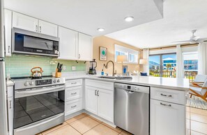 Microwave, dishwasher, coffee/tea maker, toaster