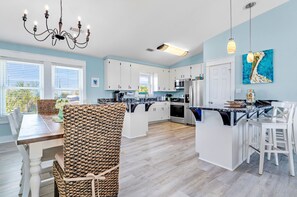 Microwave, dishwasher, coffee/tea maker, toaster