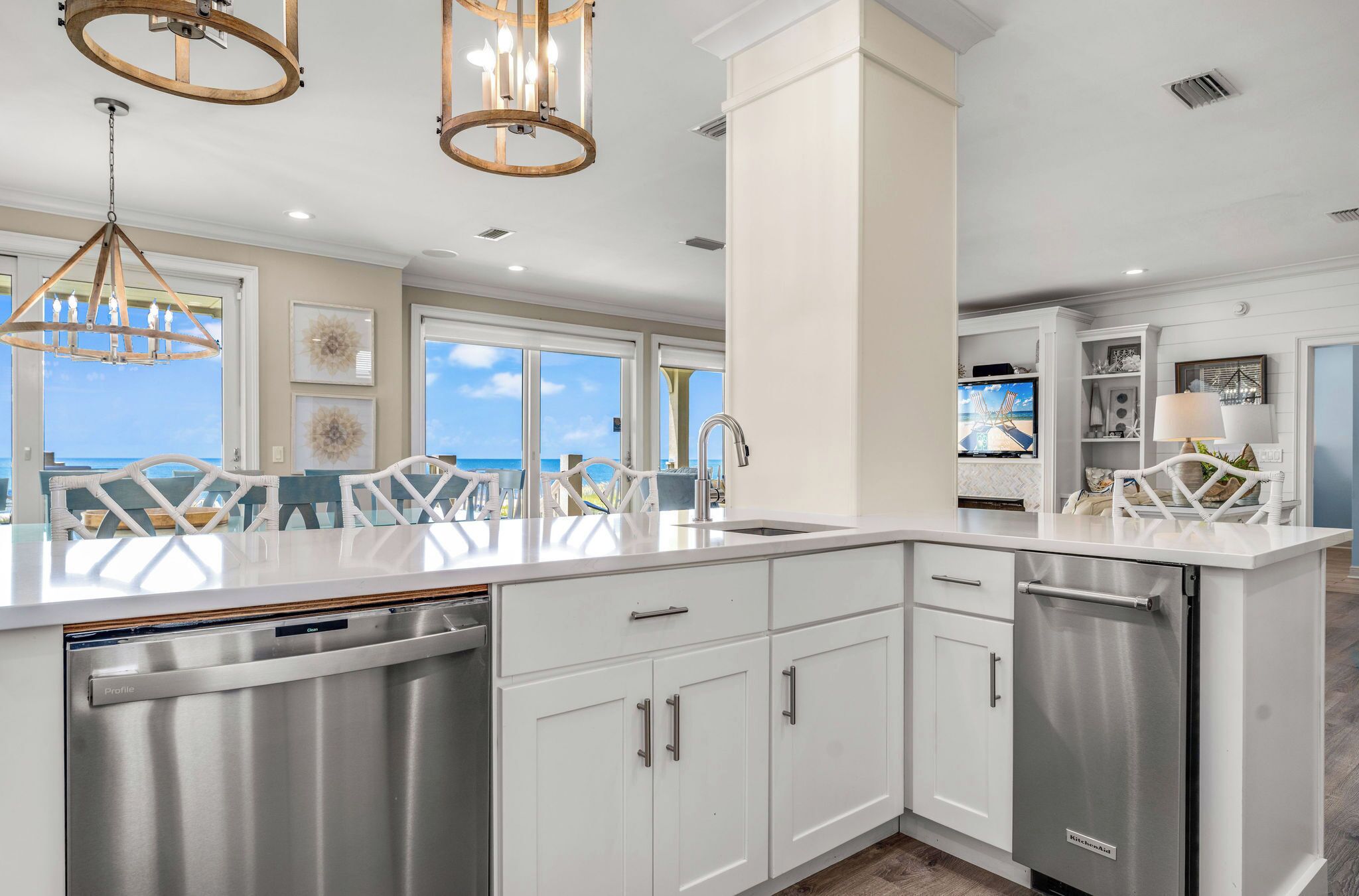 Microwave, dishwasher, coffee/tea maker, toaster