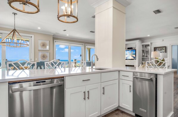 Microwave, dishwasher, coffee/tea maker, toaster - A Dream to Sea, beach-front, private pool, dog friendly (ST GEORGE ISLAND)