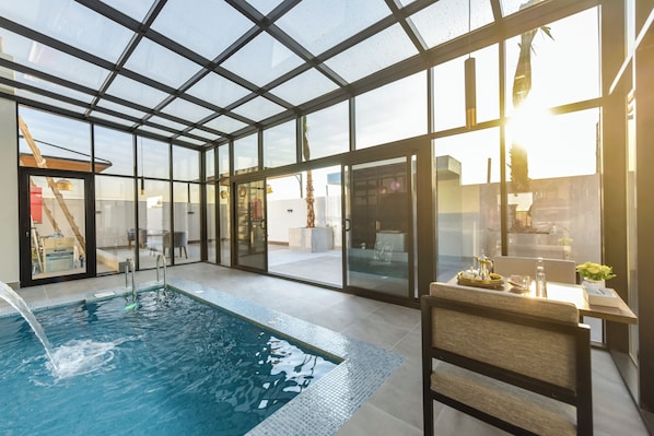 9 indoor pools, pool loungers