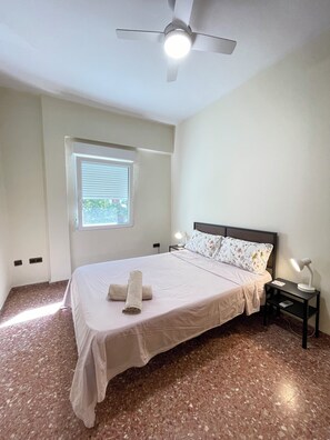 2 chambres, fer et planche à repasser, Wi-Fi, draps fournis