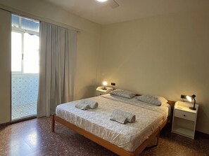 2 makuuhuonetta, silitysrauta/-lauta, Wi-Fi, vuodevaatteet