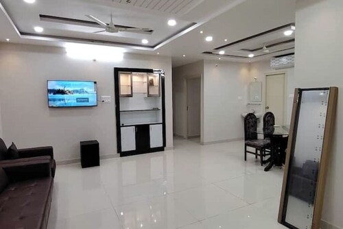 Luxury 2 BHK Apartment in Prime Location – Fully Furnished & Move-In Ready!