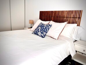2 habitaciones, tabla de planchar con plancha, wifi y ropa de cama