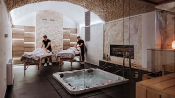 Sauna, Whirlpool, Dampfbad, Tiefengewebe-Massagen, klassische Massagen