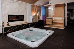 Sauna seca, banheira de hidromassagem, sauna a vapor