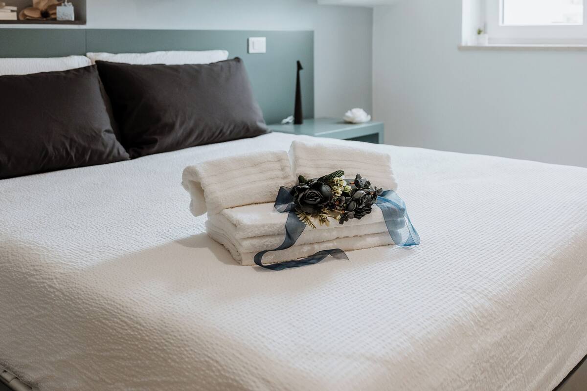 Deluxe Double Room, Non Smoking, Private Bathroom | Desk, laptop workspace, blackout drapes, soundproofing