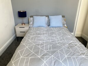 1 sovrum, strykjärn/strykbräda, wi-fi och sängkläder