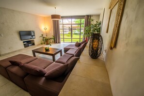 Fernseher, Tischtennisplatte