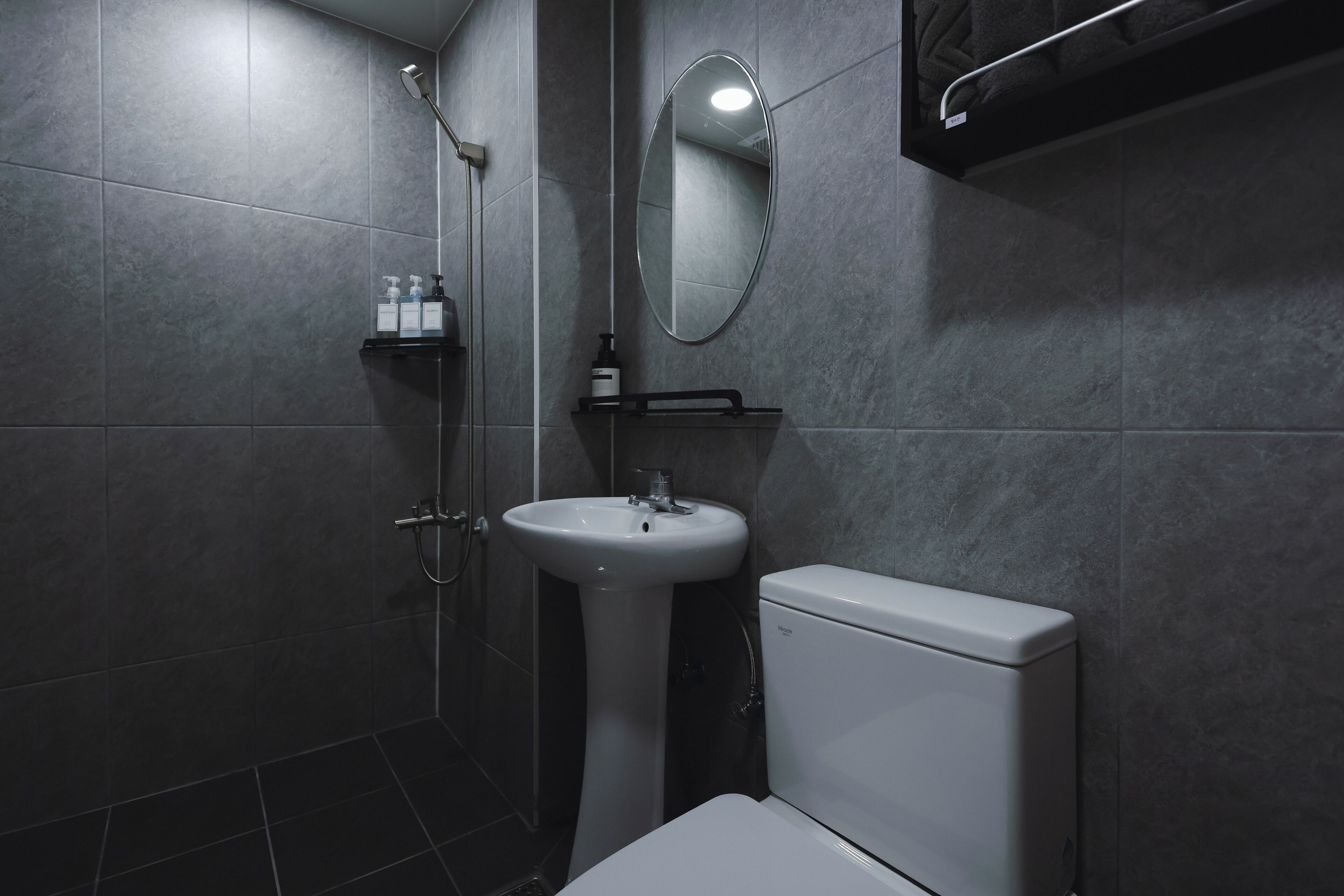 Shower, hair dryer, towels, shampoo