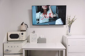 Us(Family Room) - Free OTTs Included | Free WiFi