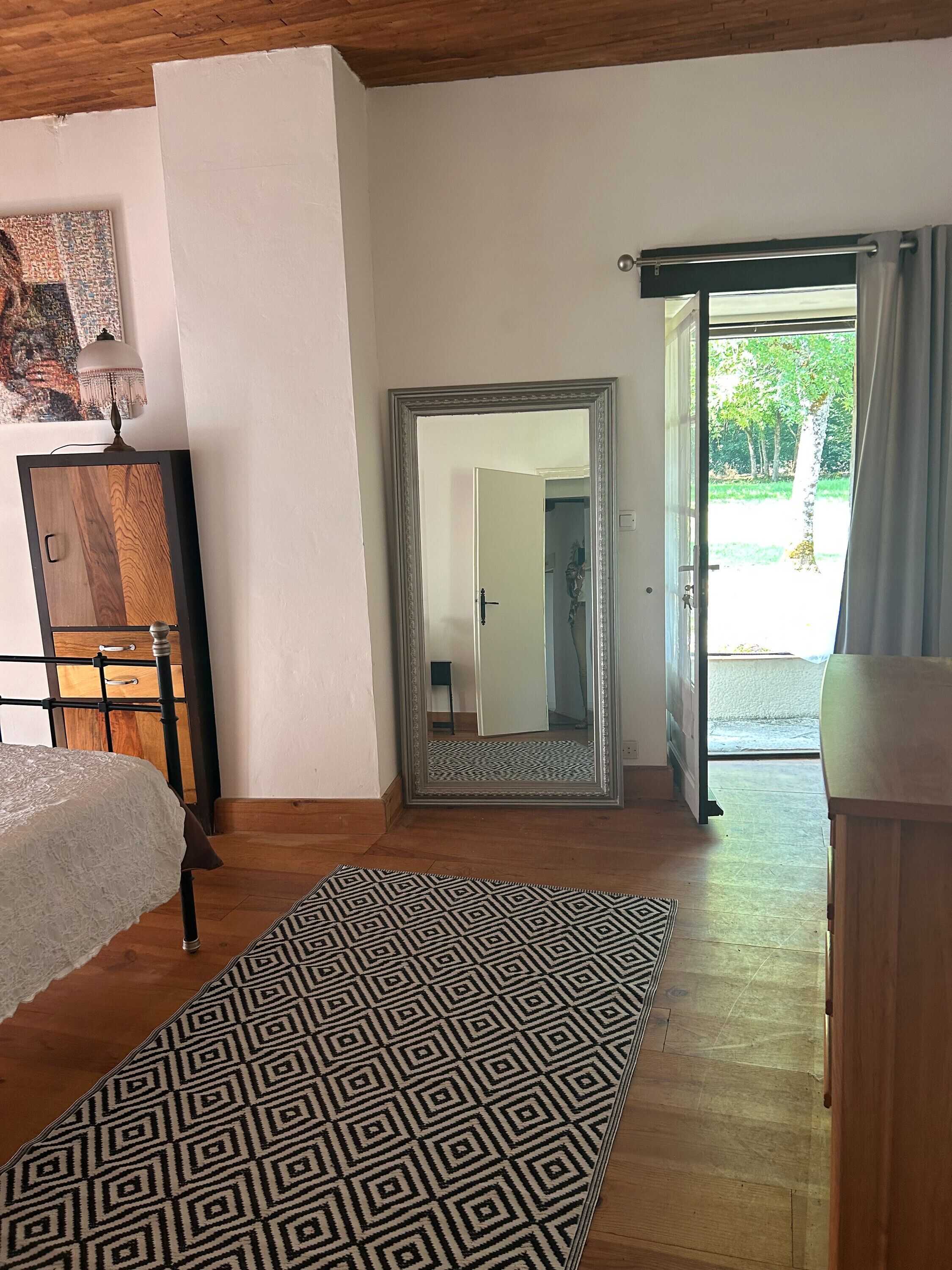 3 habitaciones, escritorio, tabla de planchar con plancha y wifi 