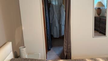 3 bedrooms, iron/ironing board, WiFi
