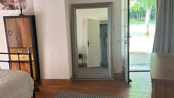 3 camere, una scrivania, ferro/asse da stiro, Wi-Fi