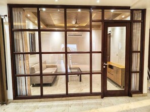 書桌、無障礙通道