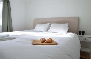 3 bedrooms, travel cot, WiFi, bed sheets