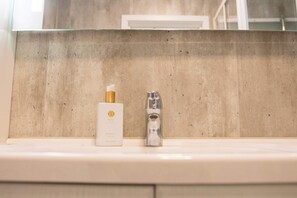 Shower, hair dryer, shampoo