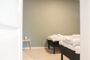 Unclassified image, 4 of 27, button